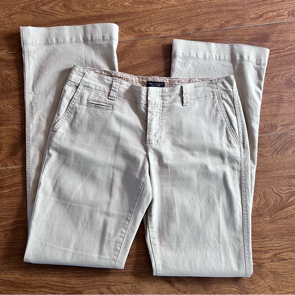 American Eagle Outfitters Khaki Beige Stretch Bootcut Long denim Pants Size 8 - Picture 2 of 13